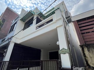 Casa adosada en venta de 4 habitaciones en Watthana, Bangkok