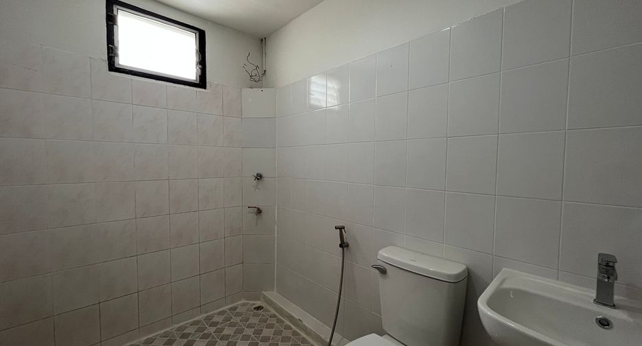 Casa adosada en venta de 4 habitaciones en Watthana, Bangkok