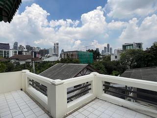 Casa adosada en venta de 4 habitaciones en Watthana, Bangkok