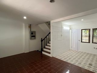 Casa adosada en venta de 4 habitaciones en Watthana, Bangkok
