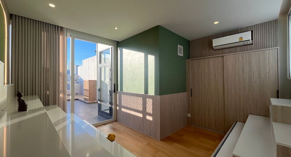 Casa adosada en venta de 3 habitaciones en Watthana, Bangkok