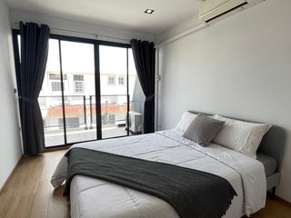 Casa adosada en venta de 3 habitaciones en Watthana, Bangkok
