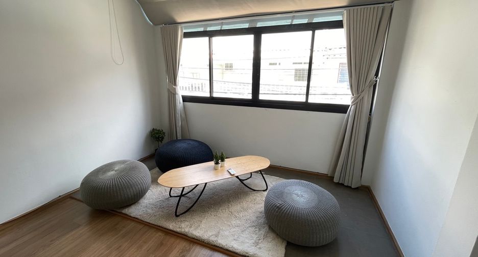 Casa adosada en venta de 3 habitaciones en Watthana, Bangkok