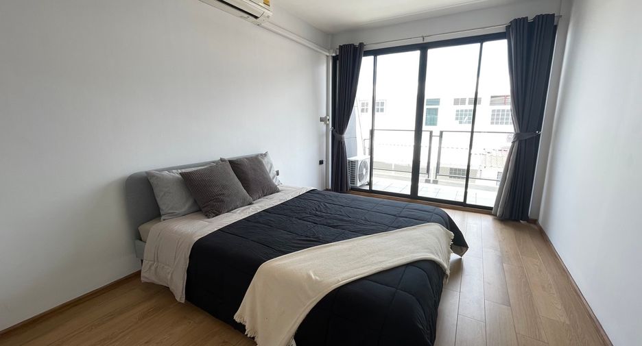 Casa adosada en venta de 3 habitaciones en Watthana, Bangkok