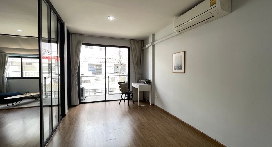 Casa adosada en venta de 3 habitaciones en Watthana, Bangkok