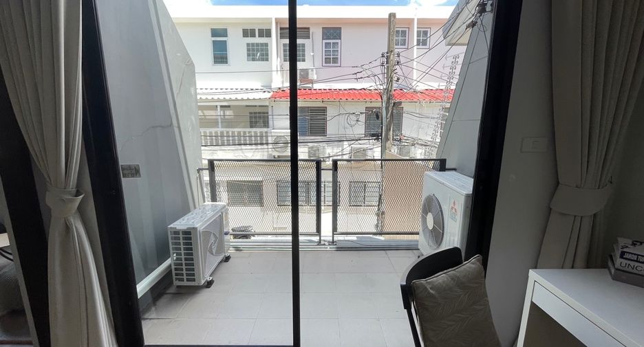 Casa adosada en venta de 3 habitaciones en Watthana, Bangkok