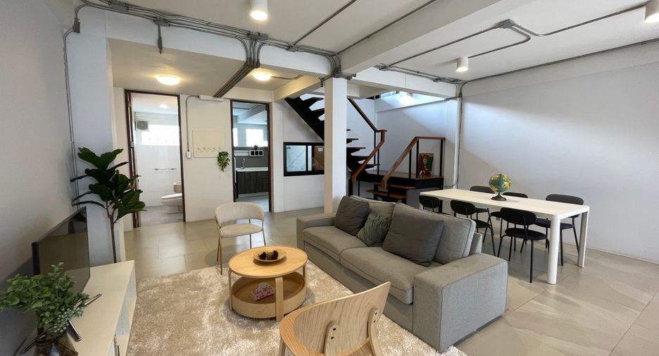 Casa adosada en venta de 3 habitaciones en Watthana, Bangkok