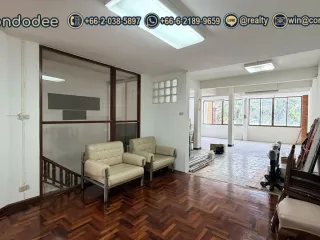 Casa adosada en venta de 4 habitaciones en Watthana, Bangkok