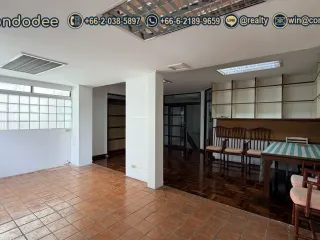 Casa adosada en venta de 4 habitaciones en Watthana, Bangkok