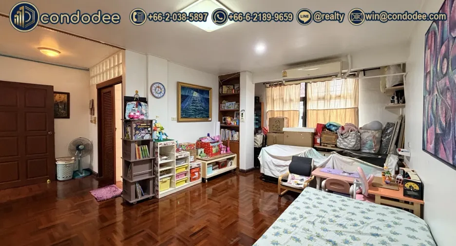 Casa adosada en venta de 4 habitaciones en Watthana, Bangkok