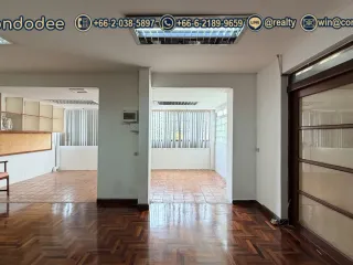 Casa adosada en venta de 4 habitaciones en Watthana, Bangkok