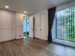 Casa adosada en venta de 4 habitaciones en Watthana, Bangkok