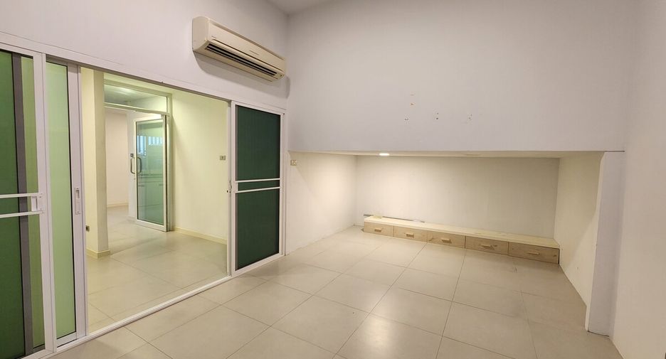 Casa adosada en venta de 4 habitaciones en Watthana, Bangkok