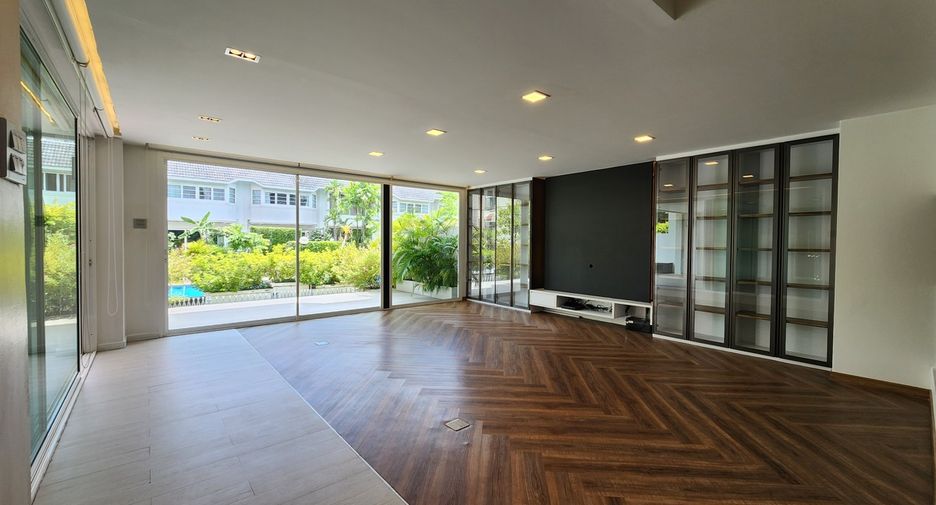 Casa adosada en venta de 4 habitaciones en Watthana, Bangkok