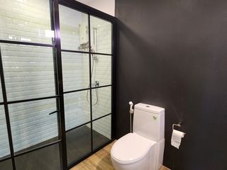 Casa adosada en venta de 4 habitaciones en Watthana, Bangkok