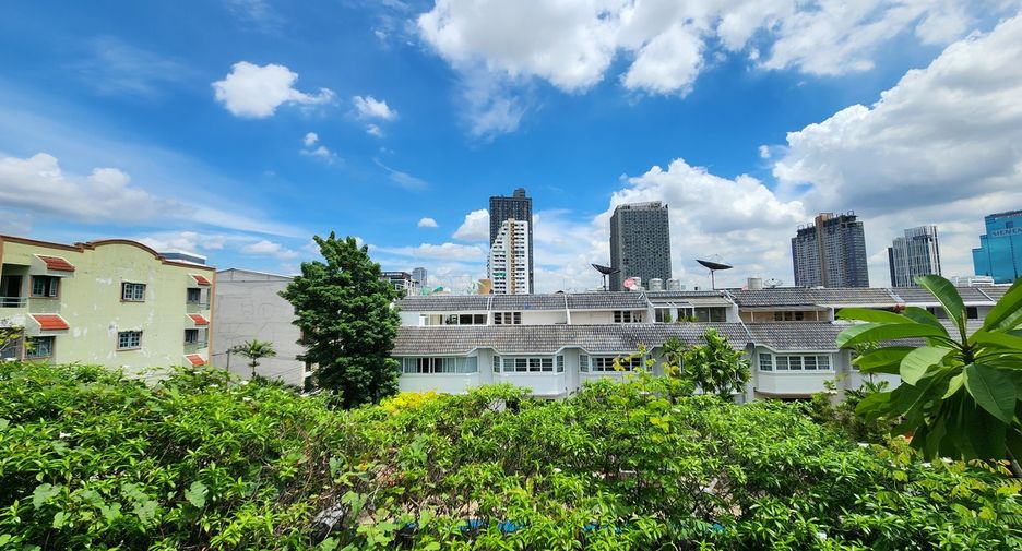 Casa adosada en venta de 4 habitaciones en Watthana, Bangkok