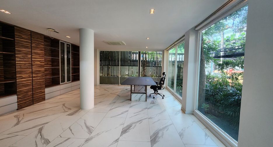 Casa adosada en venta de 4 habitaciones en Watthana, Bangkok