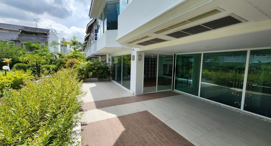 Casa adosada en venta de 4 habitaciones en Watthana, Bangkok