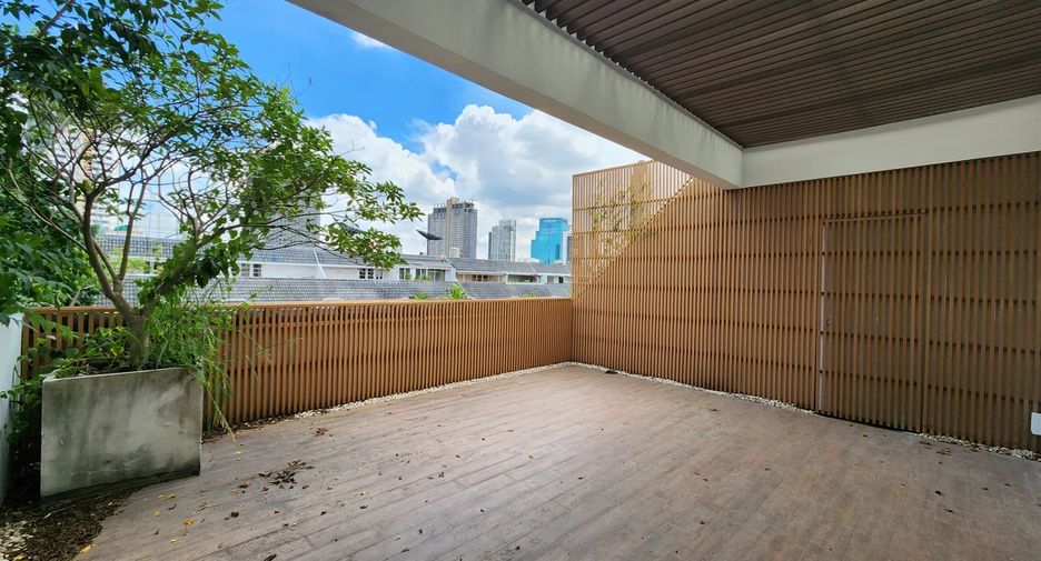 Casa adosada en venta de 4 habitaciones en Watthana, Bangkok