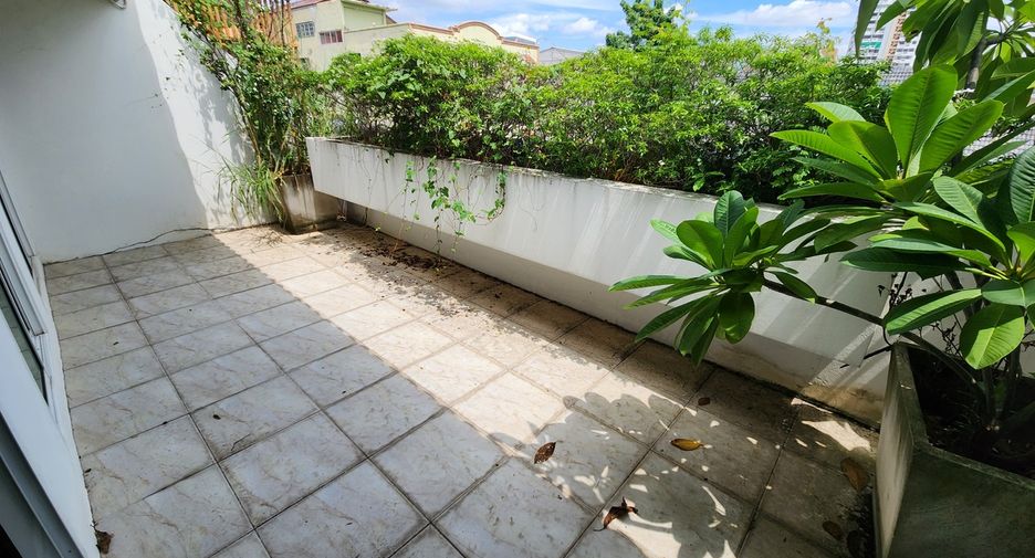 Casa adosada en venta de 4 habitaciones en Watthana, Bangkok
