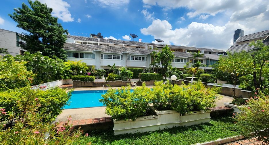 Casa adosada en venta de 4 habitaciones en Watthana, Bangkok