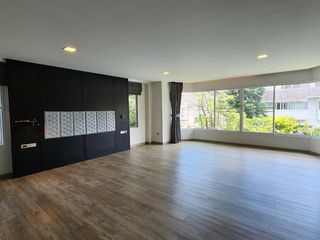 Casa adosada en venta de 4 habitaciones en Watthana, Bangkok