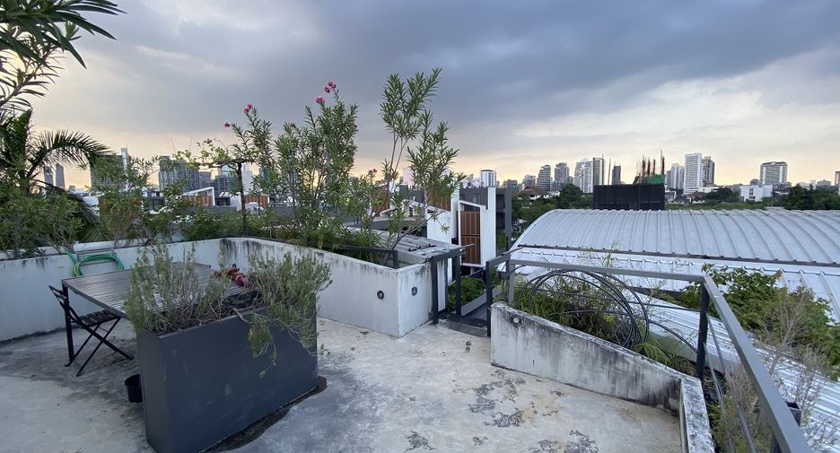 出售 6 卧室 独立屋 在 Khlong Toei, 曼谷