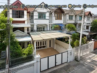 Casa adosada en venta de 4 habitaciones en Watthana, Bangkok