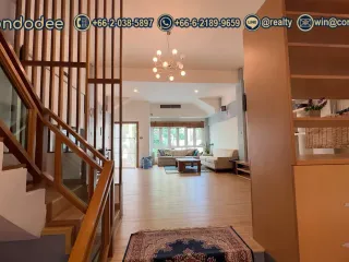 Casa adosada en venta de 4 habitaciones en Watthana, Bangkok
