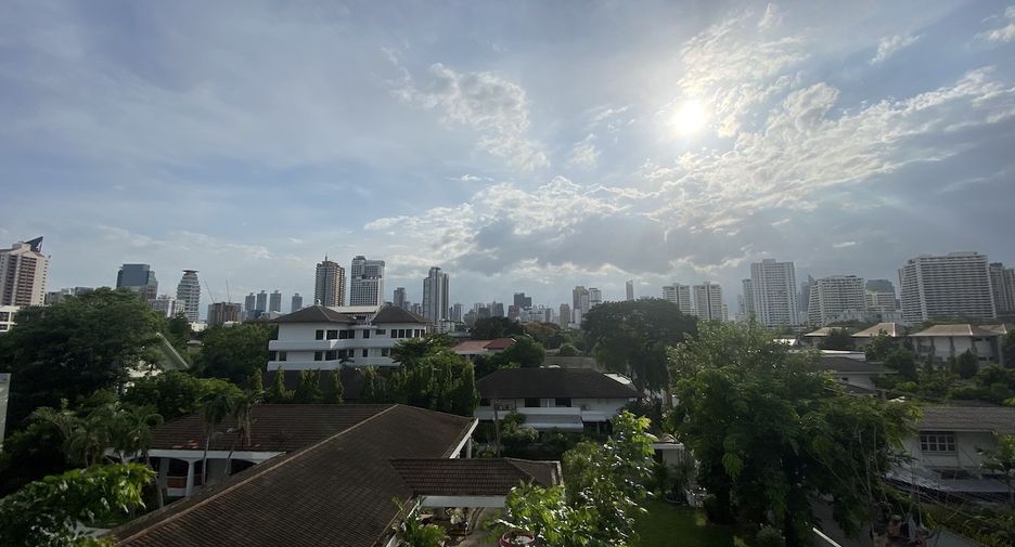 For sale 2 bedrooms condo in Watthana, Bangkok