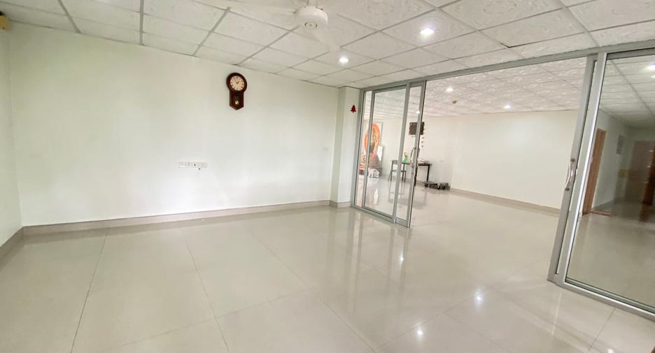 Condo en venta de 4 habitaciones en Watthana, Bangkok