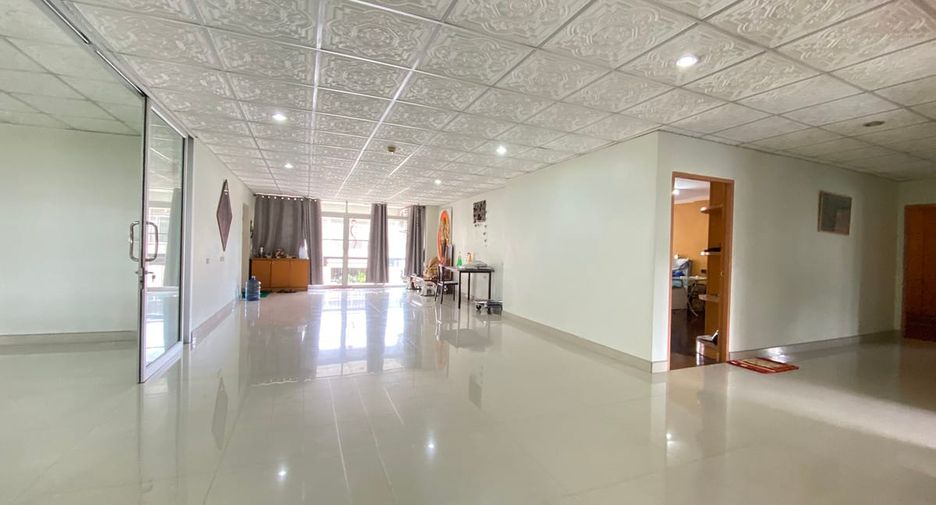 Condo en venta de 4 habitaciones en Watthana, Bangkok