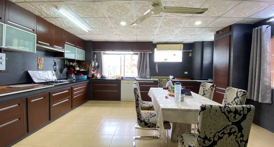 Condo en venta de 4 habitaciones en Watthana, Bangkok