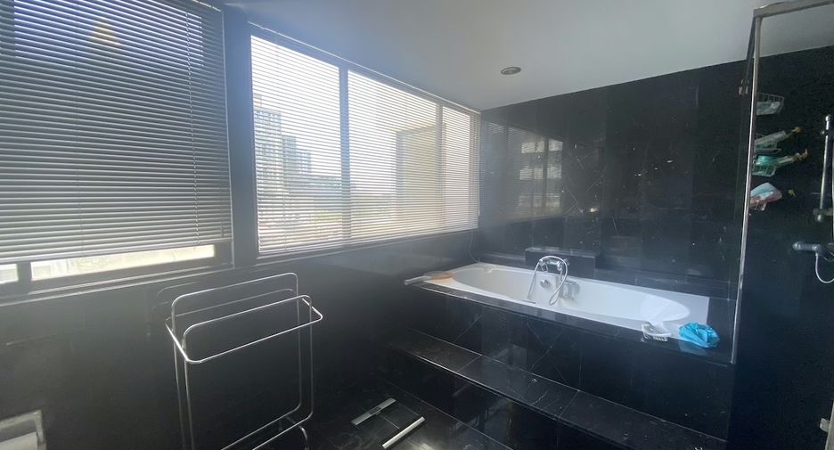 À vendre 3 chambres condo à Watthana, Bangkok