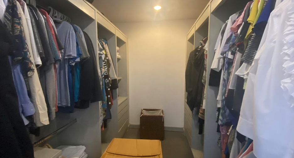 À vendre 3 chambres condo à Watthana, Bangkok