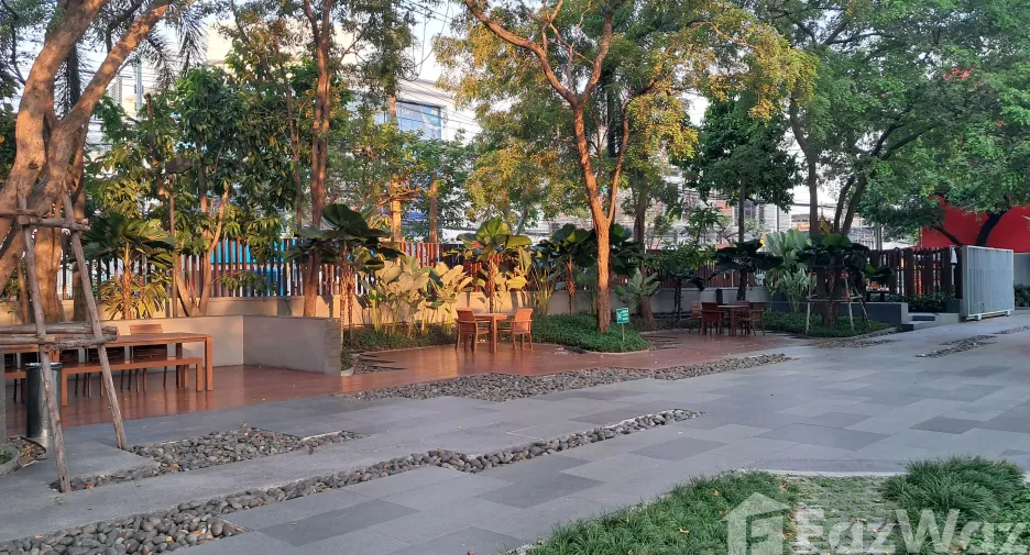 For rent 2 bedrooms condo in Yan Nawa, Bangkok
