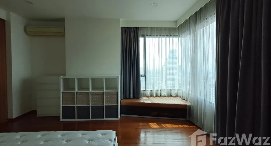 For rent 2 bedrooms condo in Yan Nawa, Bangkok