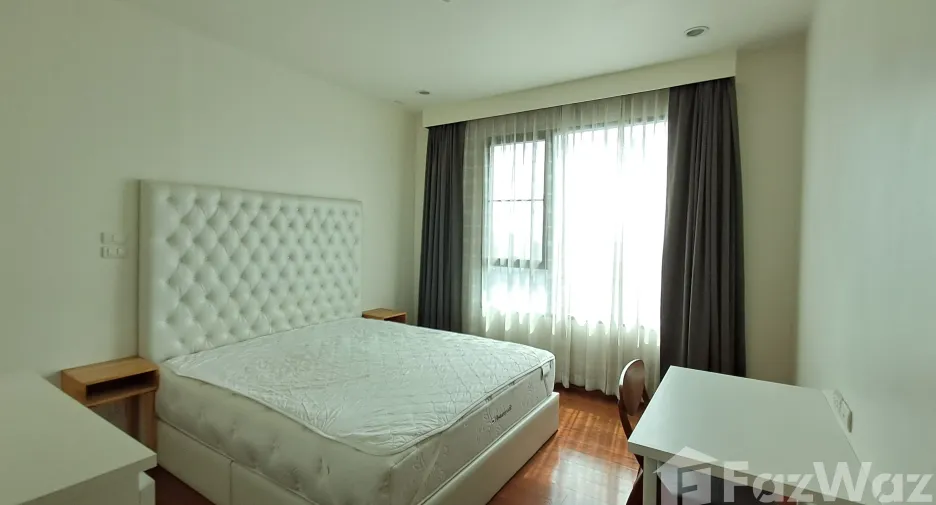 For rent 2 bedrooms condo in Yan Nawa, Bangkok