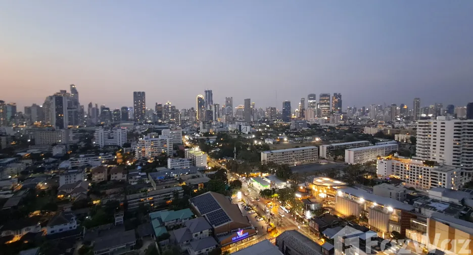 For rent 2 bedrooms condo in Yan Nawa, Bangkok