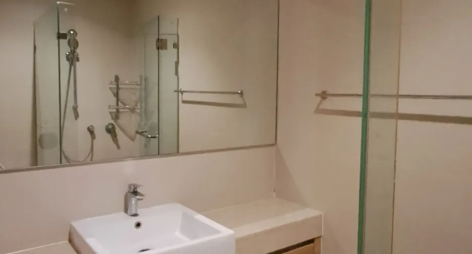 For rent 2 bedrooms condo in Yan Nawa, Bangkok