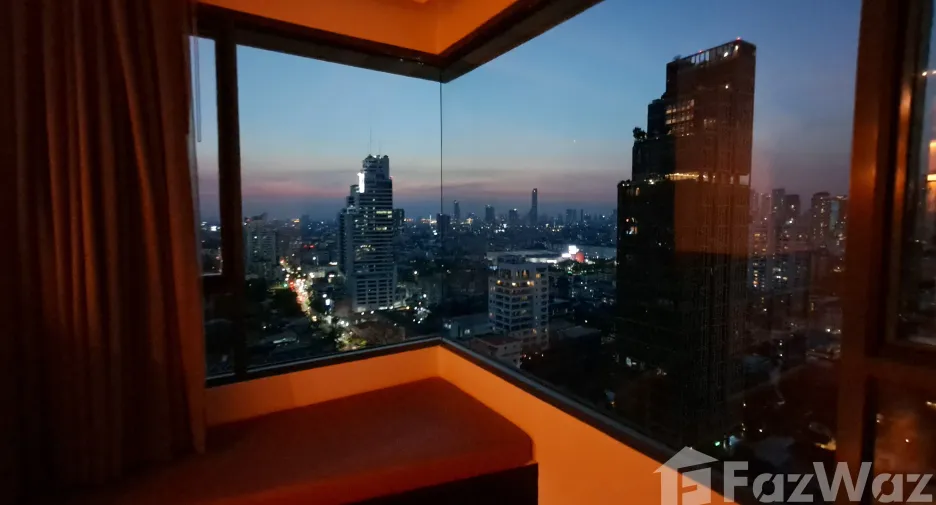 For rent 2 bedrooms condo in Yan Nawa, Bangkok