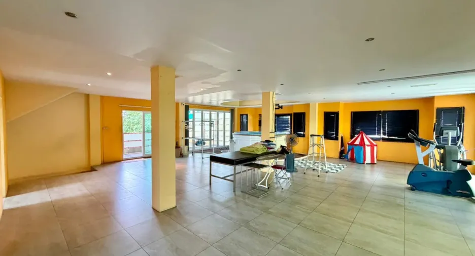 For sale 3 bedrooms retail Space in Mueang Phuket, Phuket