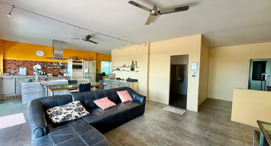 For sale 3 bedrooms retail Space in Mueang Phuket, Phuket