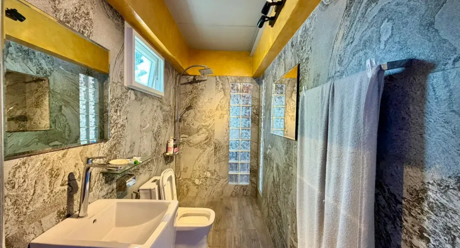 For sale 3 bedrooms retail Space in Mueang Phuket, Phuket