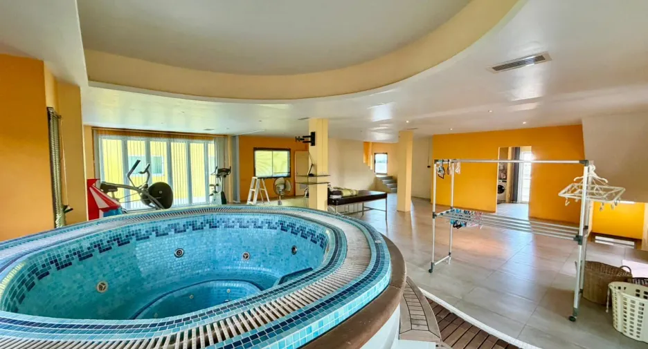 For sale 3 bedrooms retail Space in Mueang Phuket, Phuket