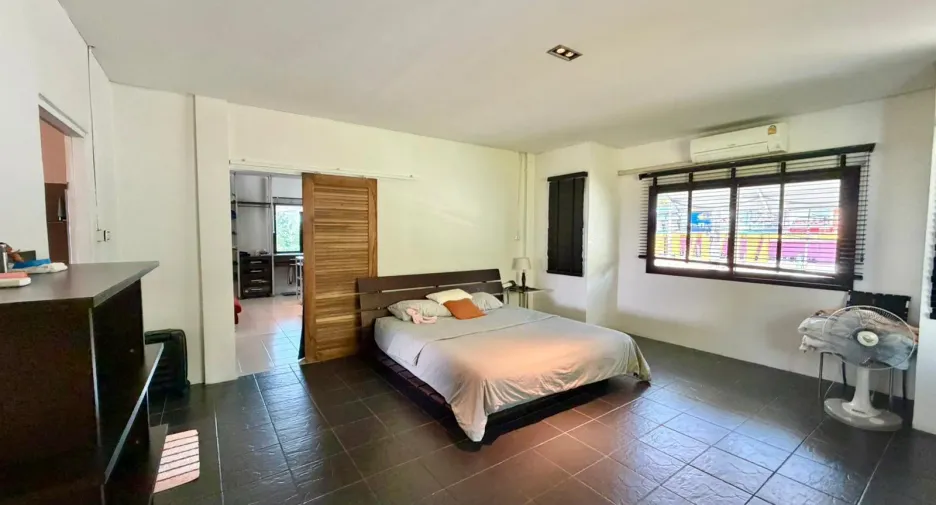 For sale 3 bedrooms retail Space in Mueang Phuket, Phuket