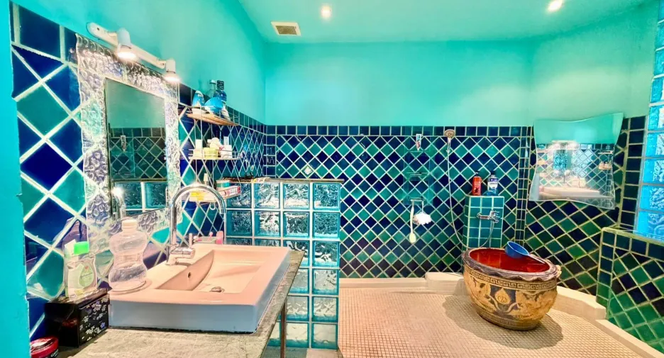 For sale 3 bedrooms retail Space in Mueang Phuket, Phuket