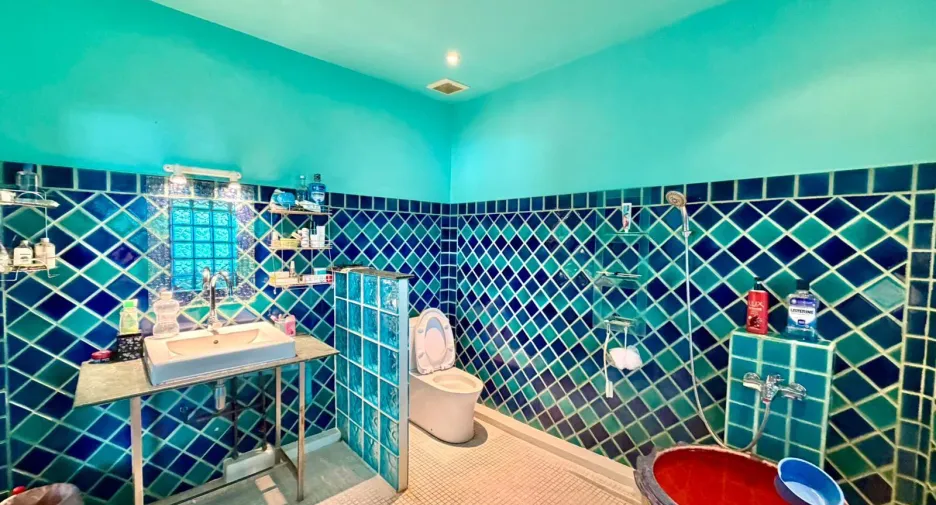 For sale 3 bedrooms retail Space in Mueang Phuket, Phuket