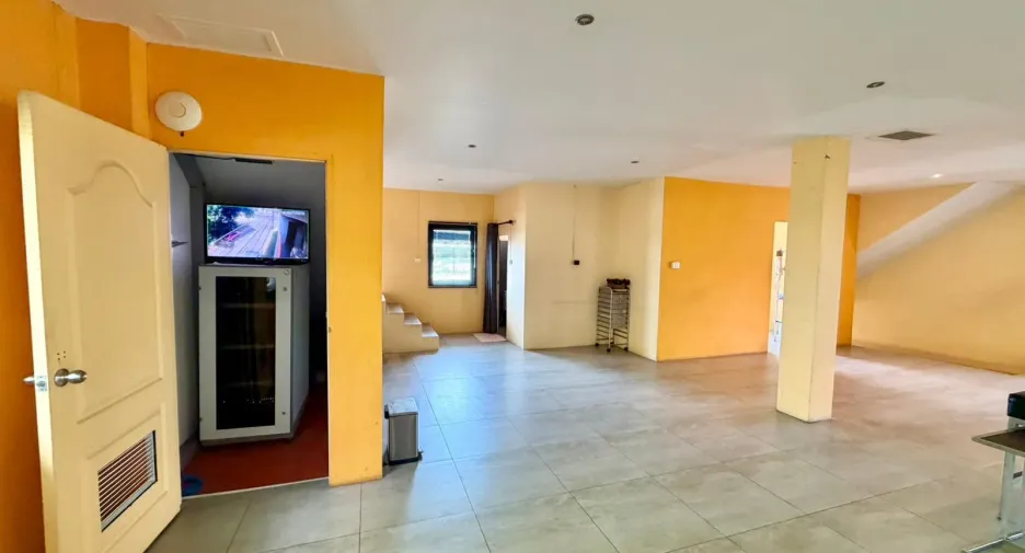 For sale 3 bedrooms retail Space in Mueang Phuket, Phuket