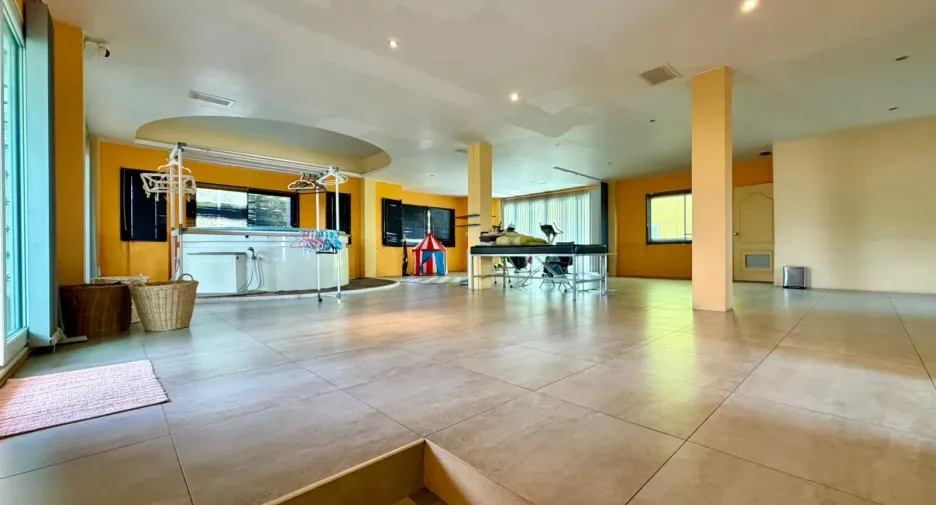 For sale 3 bedrooms retail Space in Mueang Phuket, Phuket